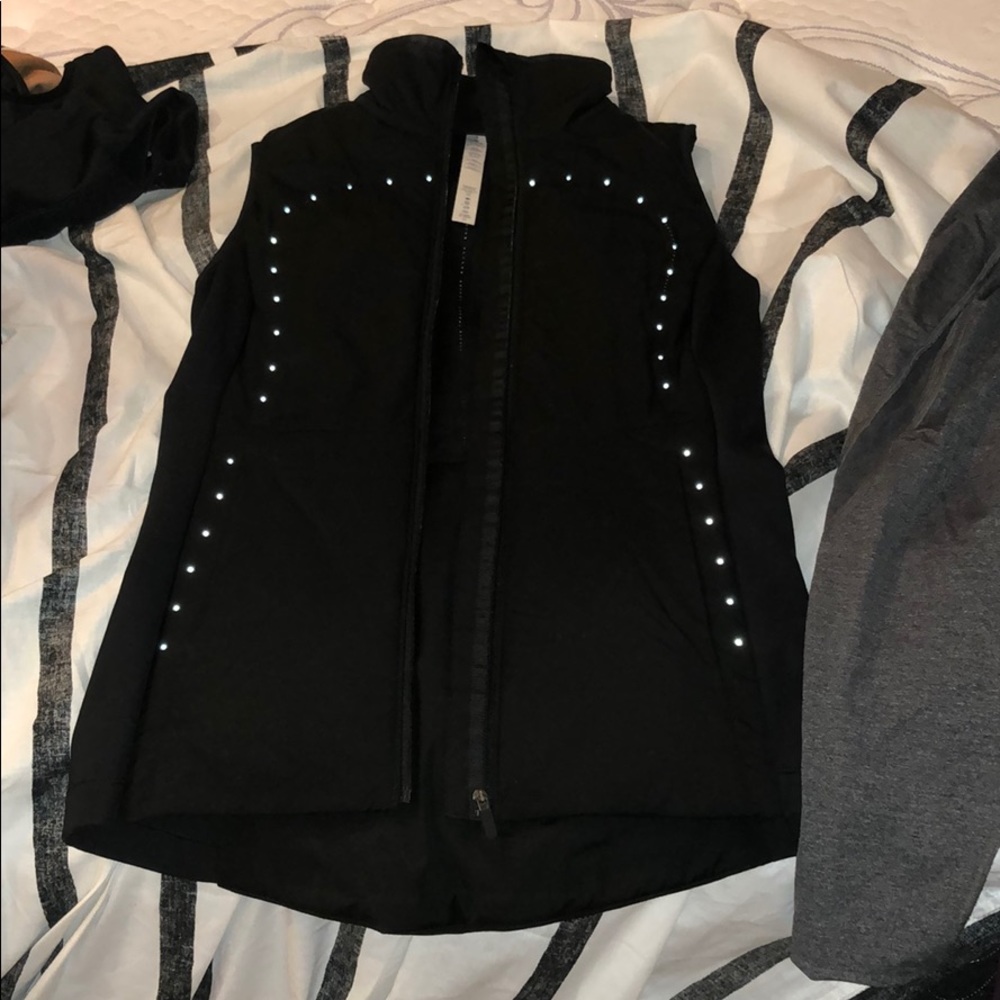 black lululemon vest (size 4)